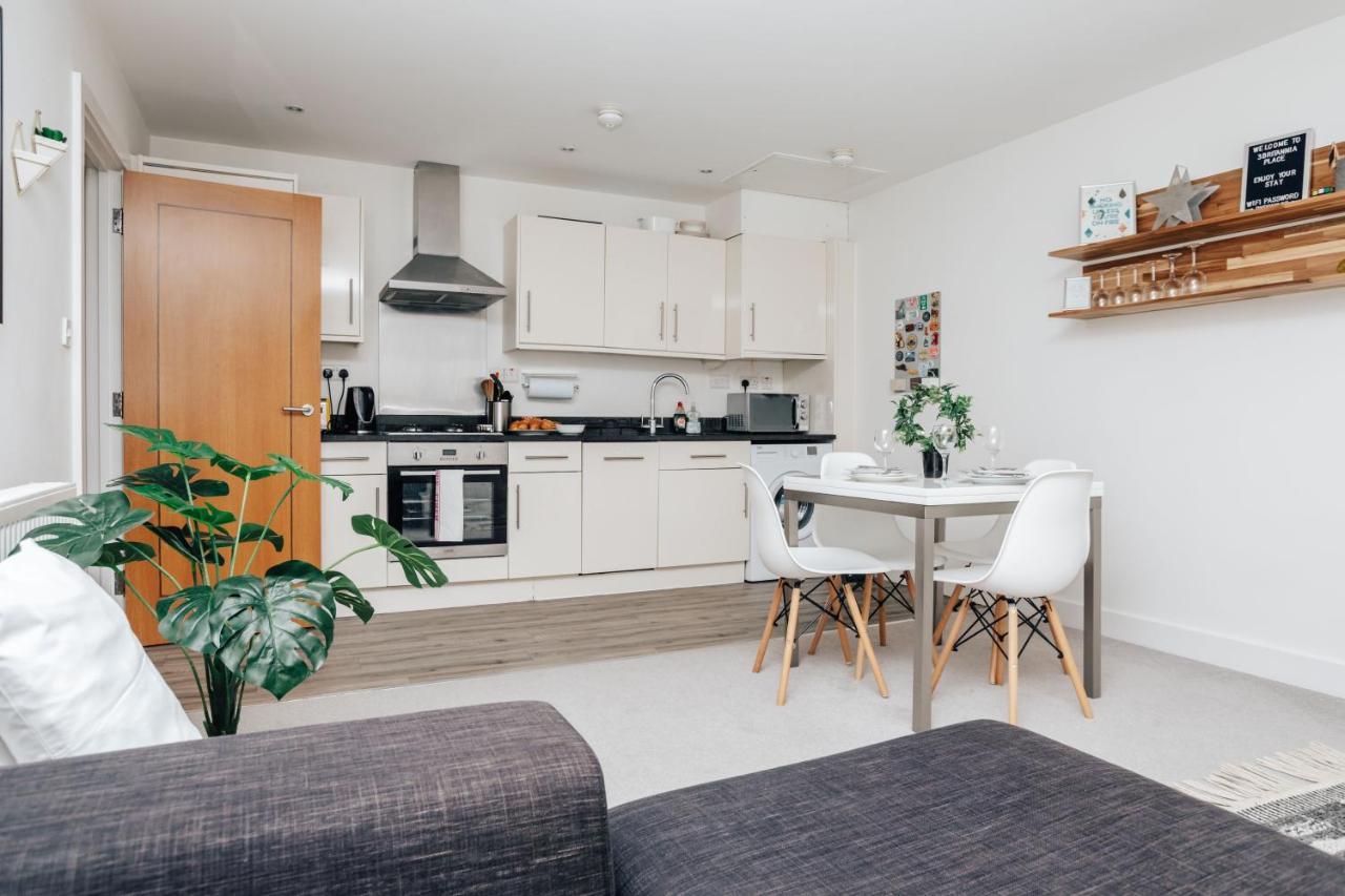 Central Modern Flat For 4-6 & Dedicated Parking Henley-on-Thames Exterior foto
