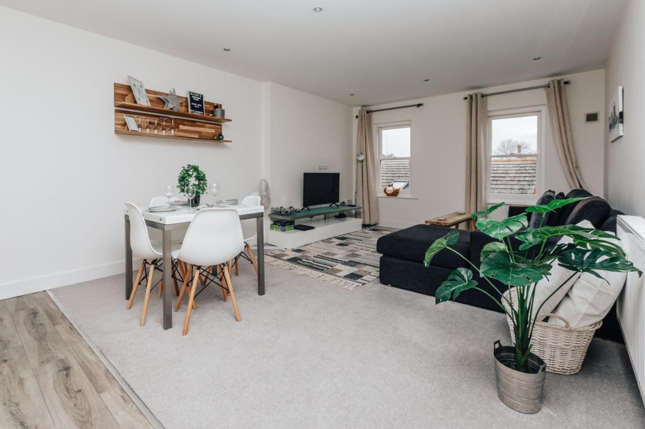 Central Modern Flat For 4-6 & Dedicated Parking Henley-on-Thames Exterior foto