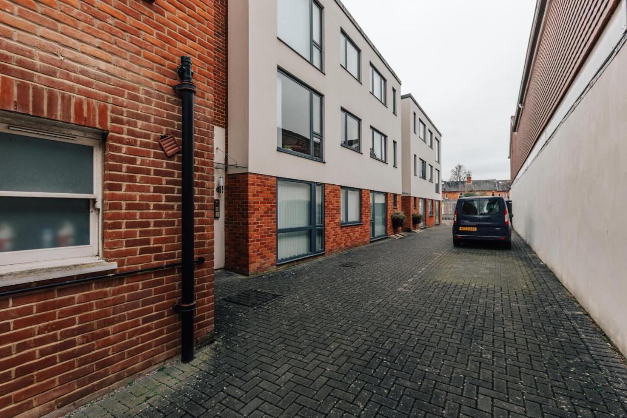 Central Modern Flat For 4-6 & Dedicated Parking Henley-on-Thames Exterior foto